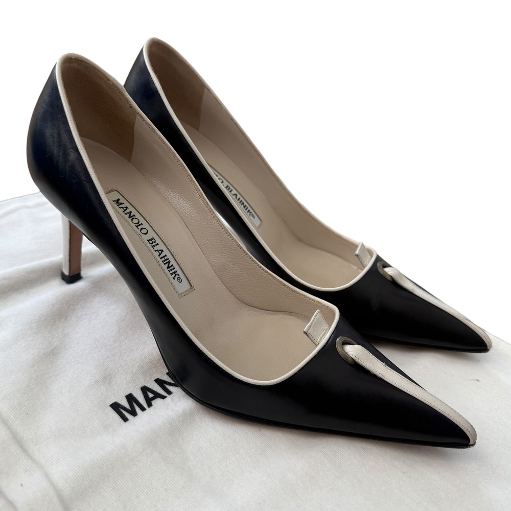 Manolo Blahnik Pointed Toe Pumps Leather Eyelet Detail 36 Black White Y2K